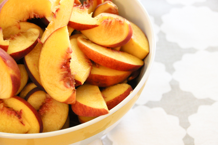 Summer Peaches Peach Pie :: The Scandinavian Baker 